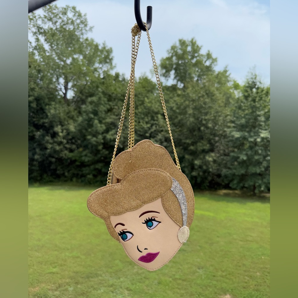 Danielle Nicole Disney Cinderella bag/purse.